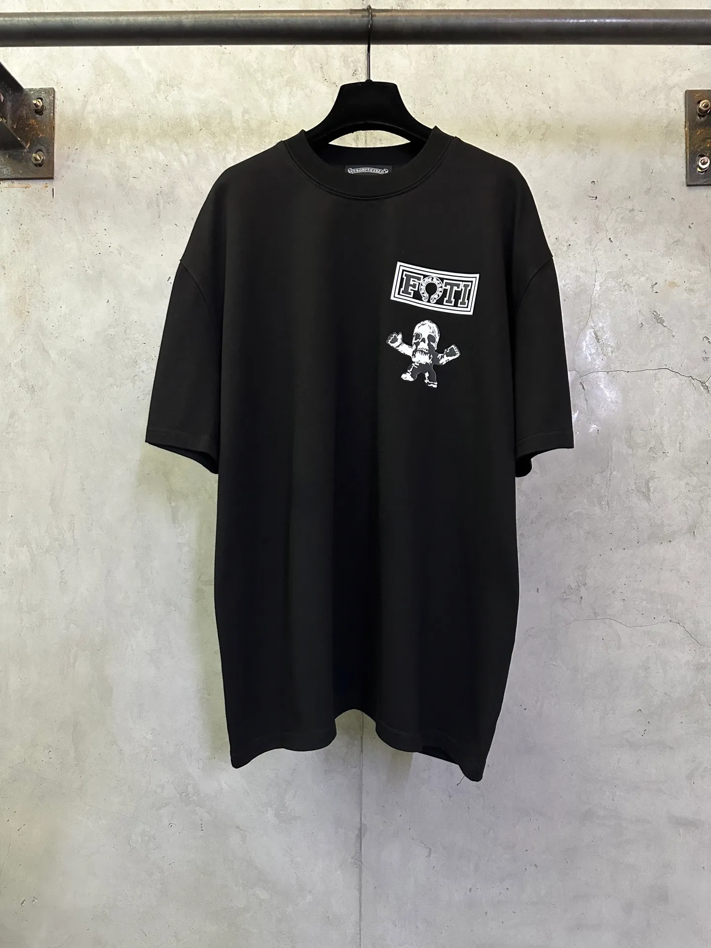 P260 Chrome Hearts 25ss foti system black color nine-square grid round neck short-sleeved T-shirt. Fabric is high-definition and super heavy. Cotton double yarn compact Xinjiang cotton. Weight 400g. Paired with 2*2 Salona rib. 420g. Clean cloth. Clear texture. Tight feel. Stiff. High color fastness. No deformation. No discoloration. Customized hardware. Thread. Accessories. Matching. Same style for men and women. -Color: Black White -Size: XS S M L XL